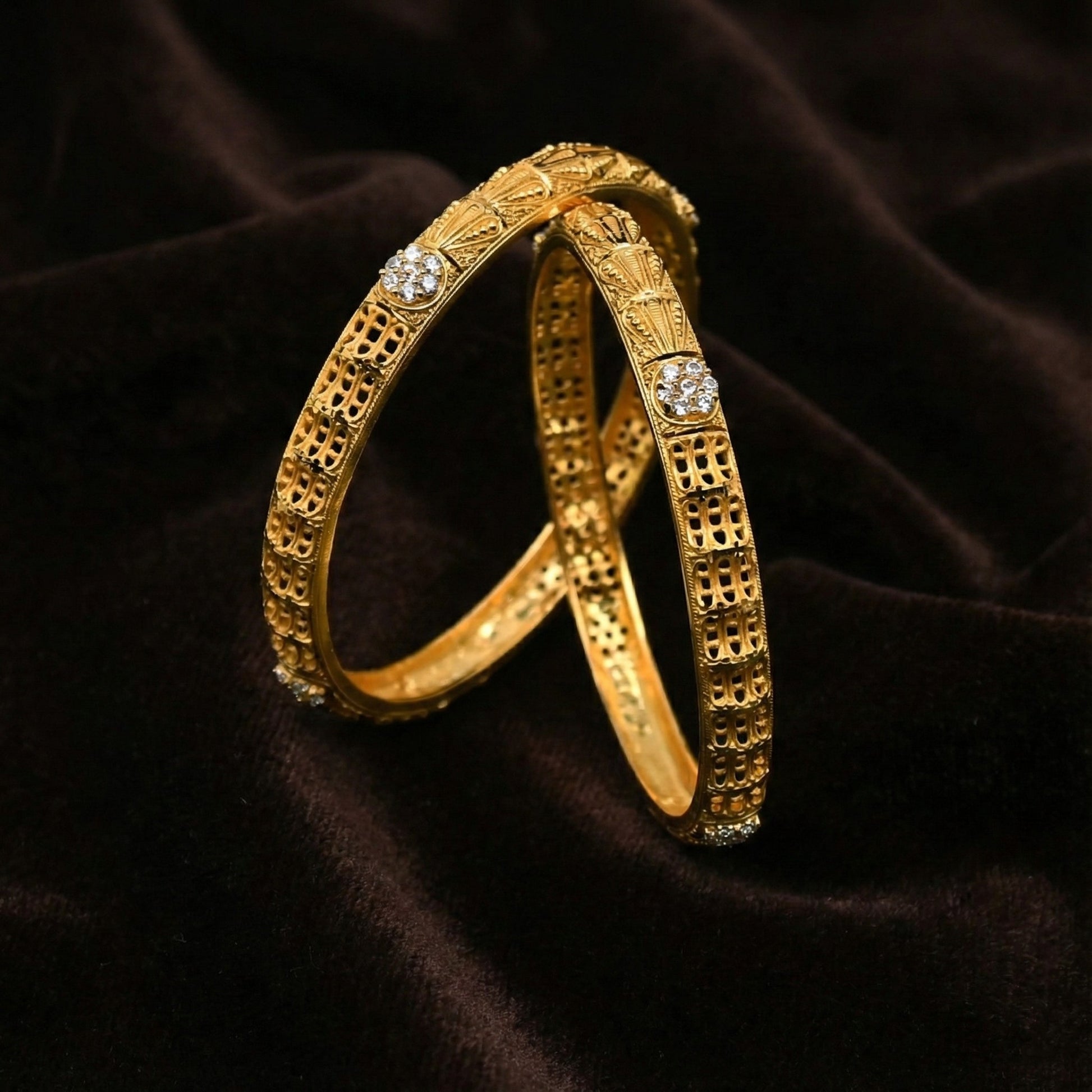 Nayvora Pattern Engraved Bangles in Silver 925 (Gold Polished)