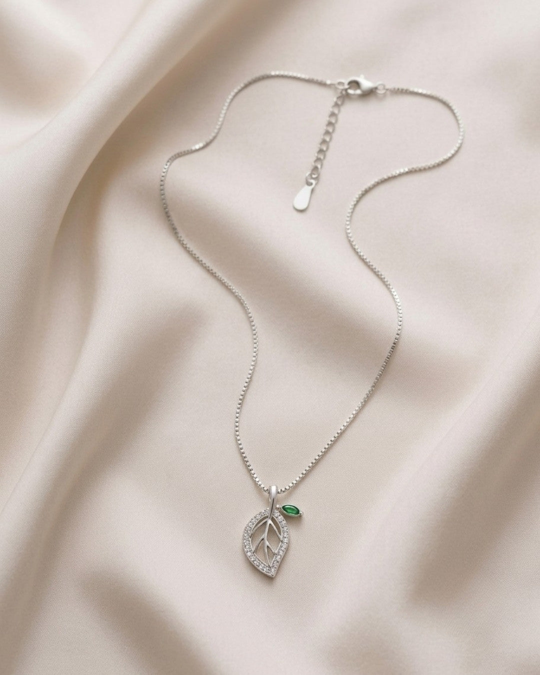 Emerald Accent Leaf Silver 925 Necklace