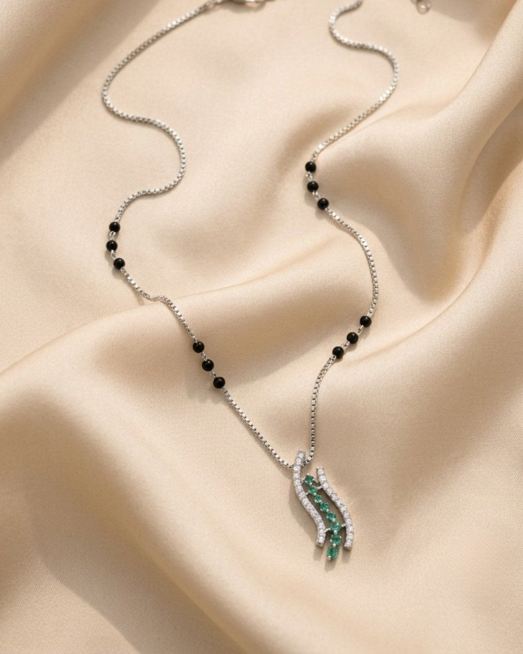 Modern Emerald Wave Silver 925 Necklace