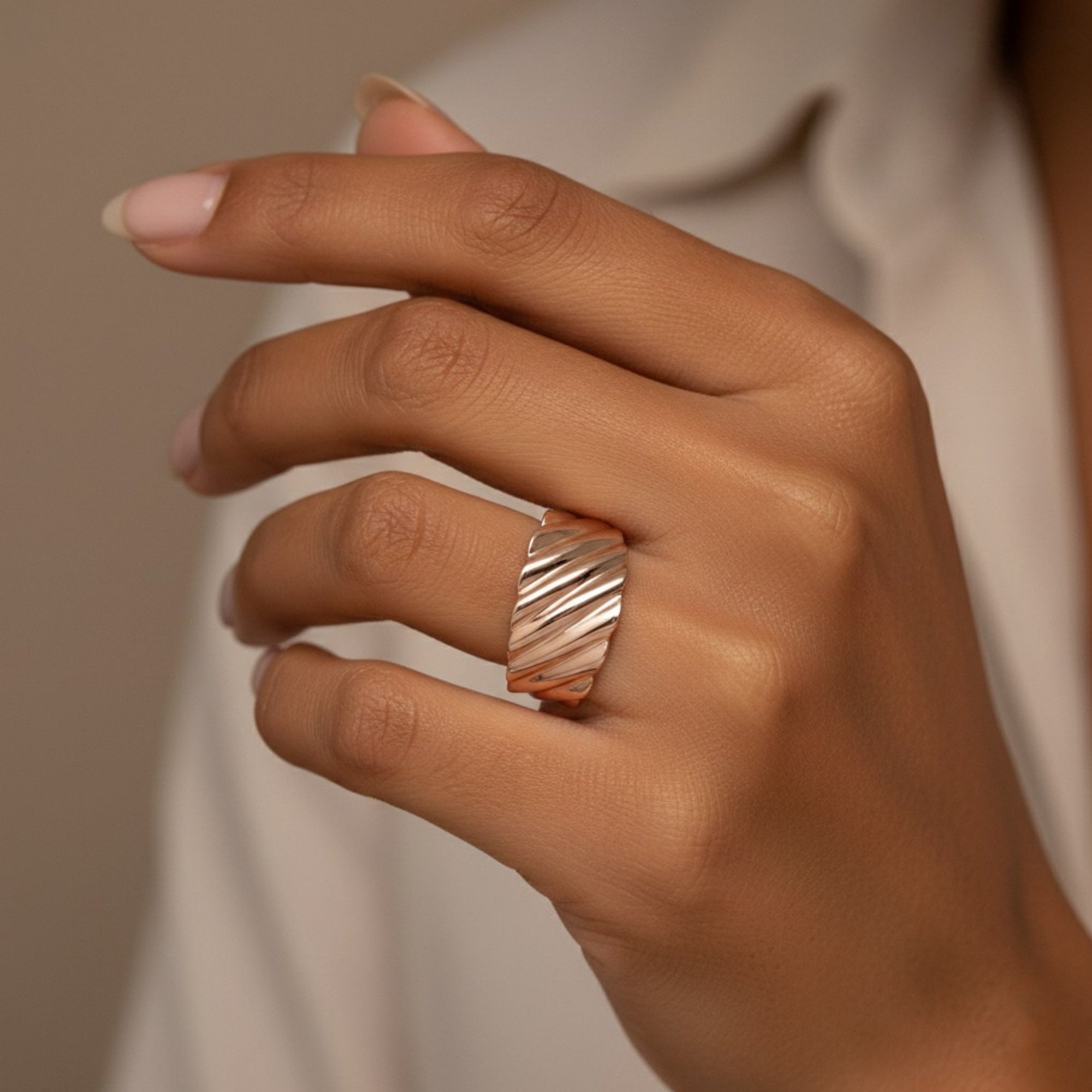 Eternal Wave Ring – Pure Silver 925 Textured Elegance