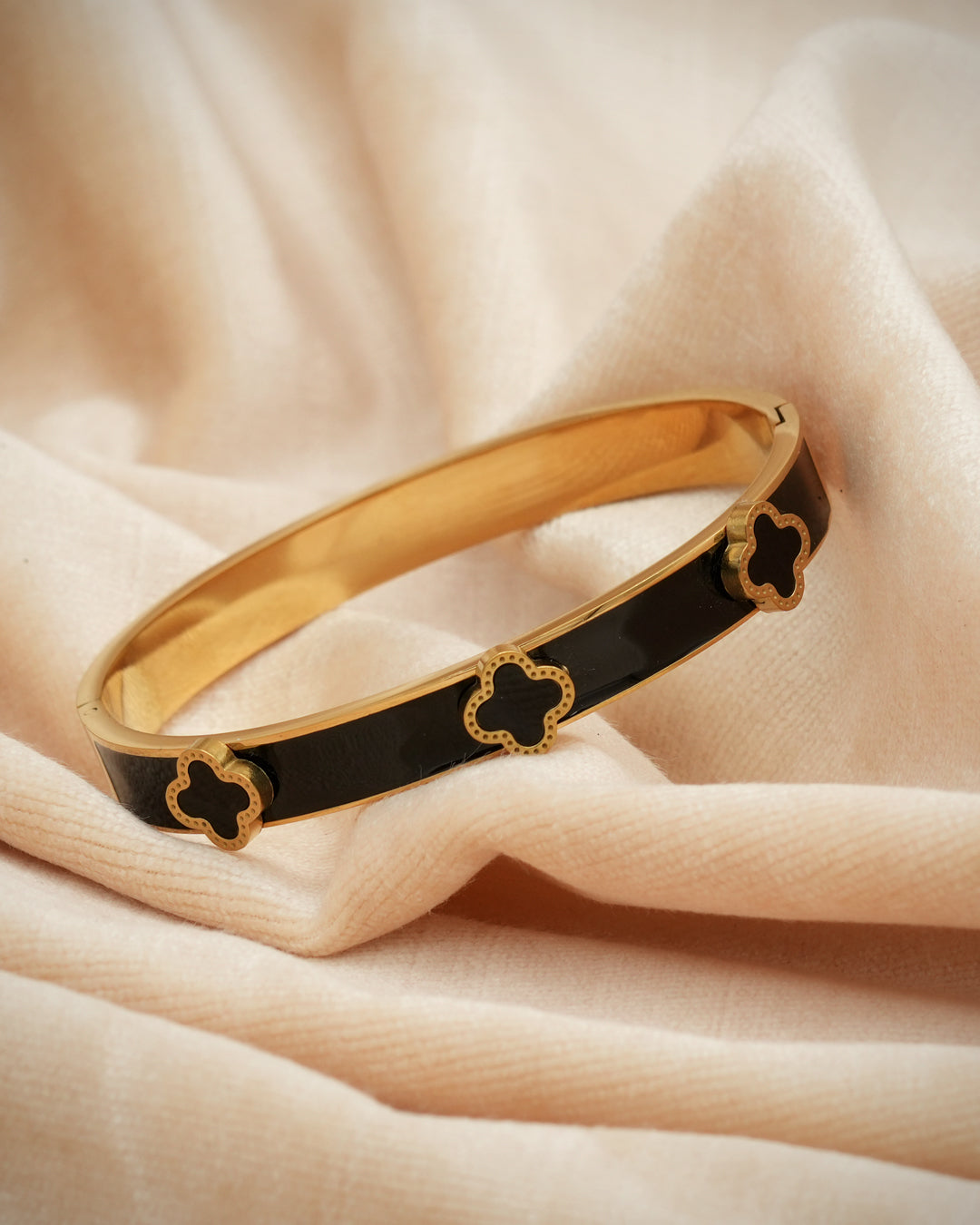 Onyx Clover Gold Plated Kada