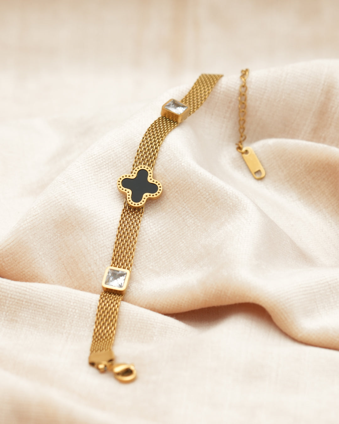 Midnight Clover Mesh Gold Plated Bracelet