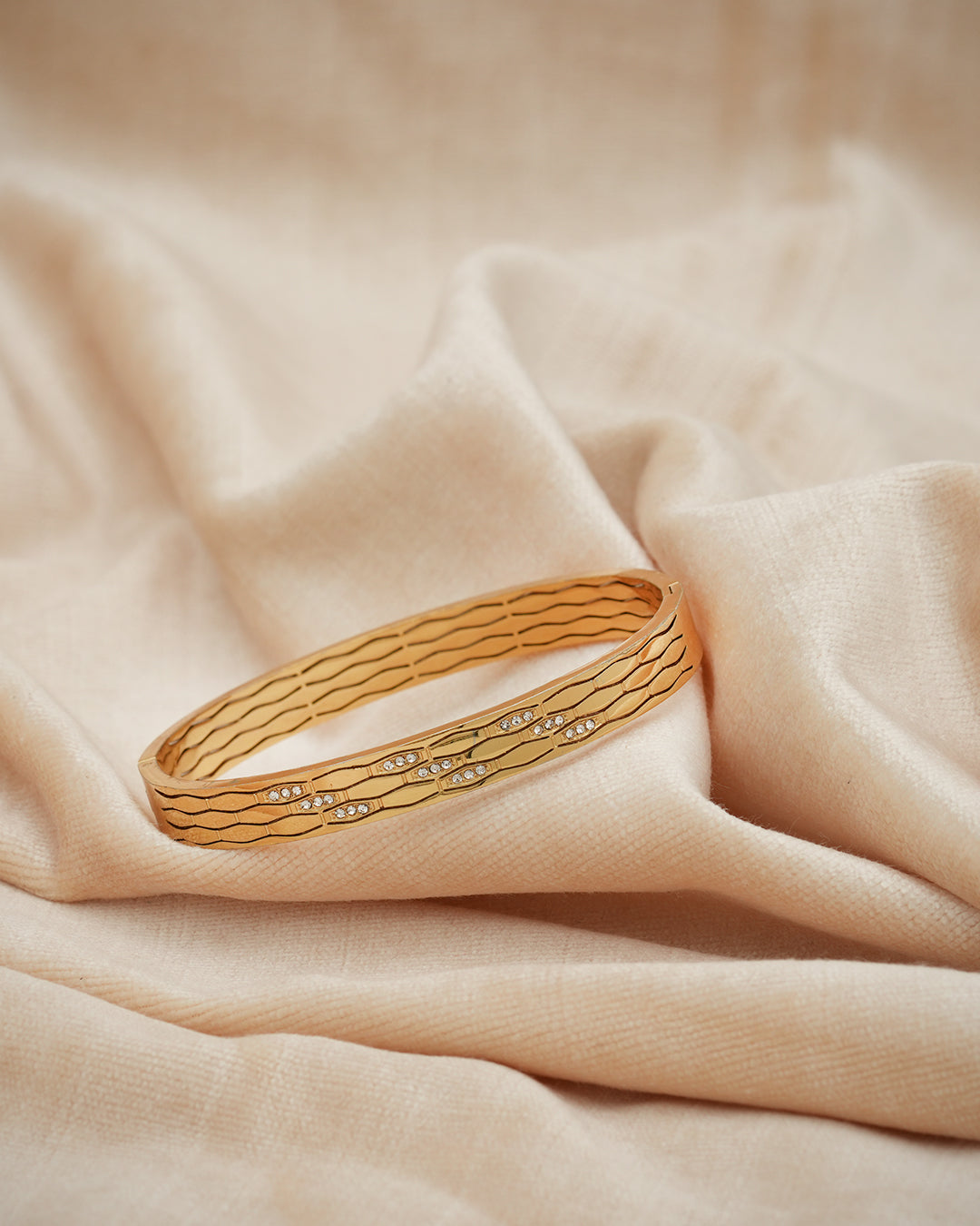 Wave Scale Pavé Link Gold Plated Bangle Kada