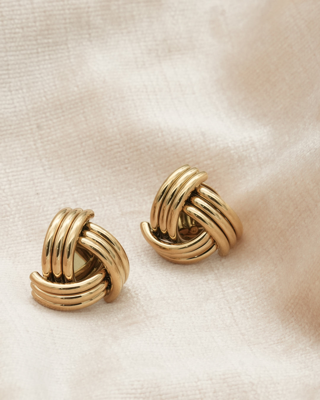 PSculpted Knot Gilded Studs