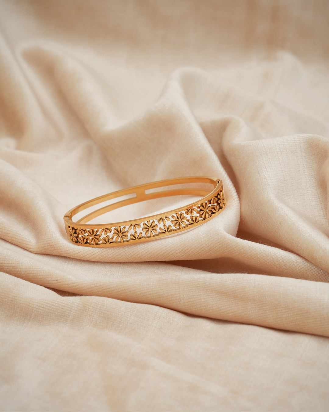 Crystalline Halo Open-Rail Gold Plated Kada