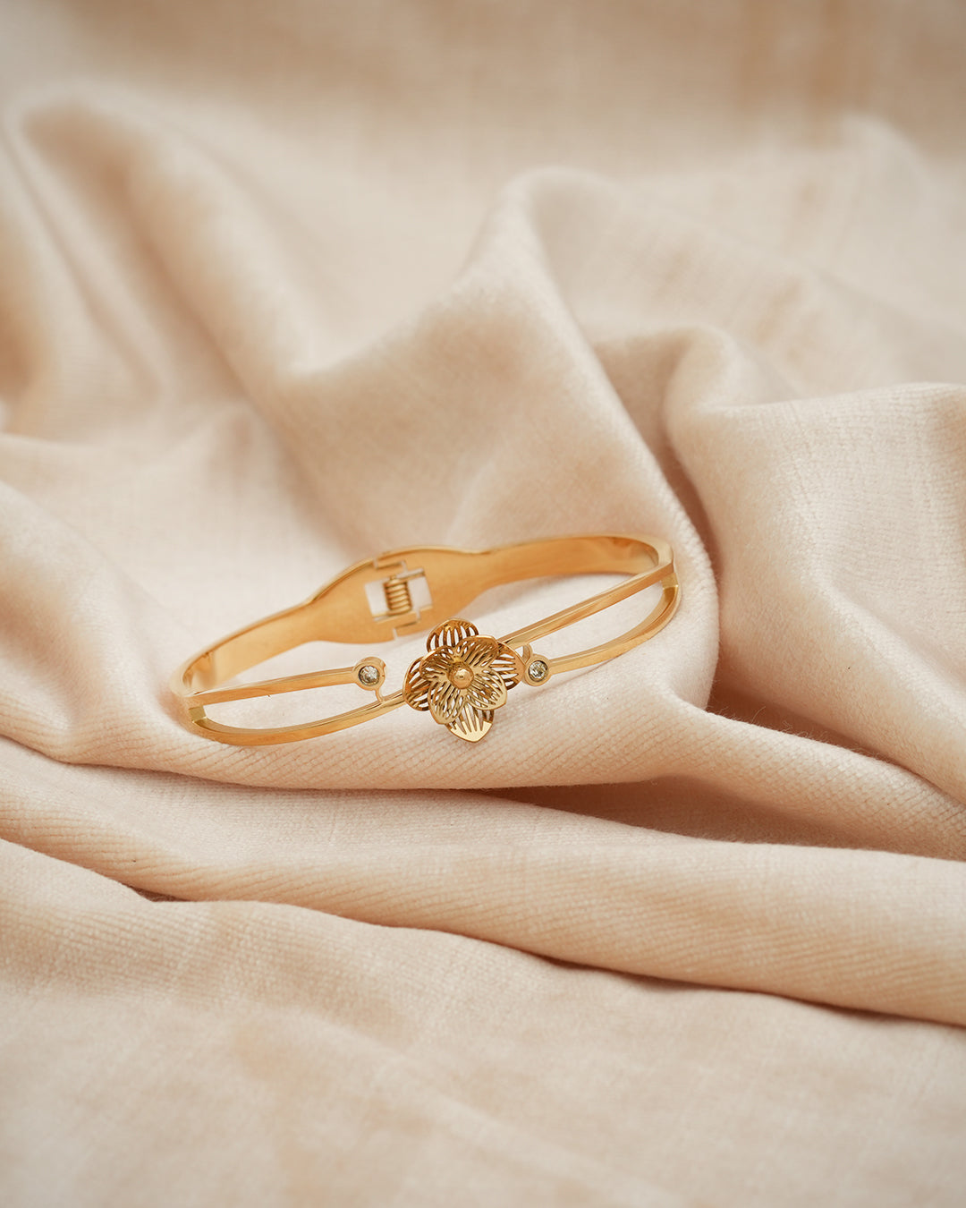 Filigree Petal Solitaire Gold Plated Kada