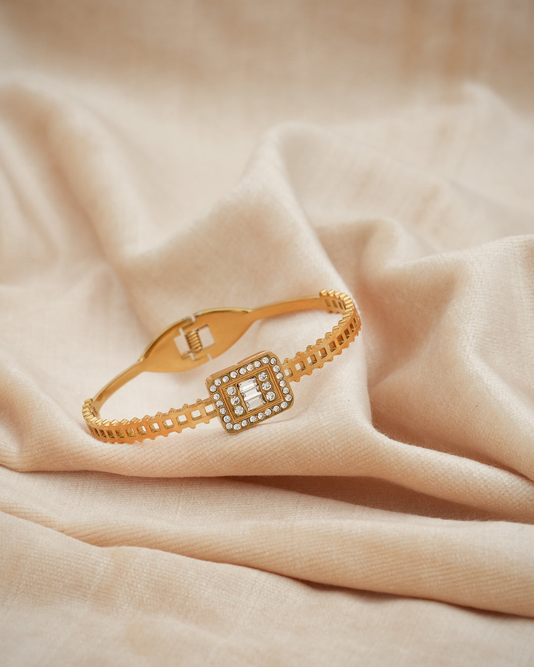 Baguette Halo Square Gold Plated Kada