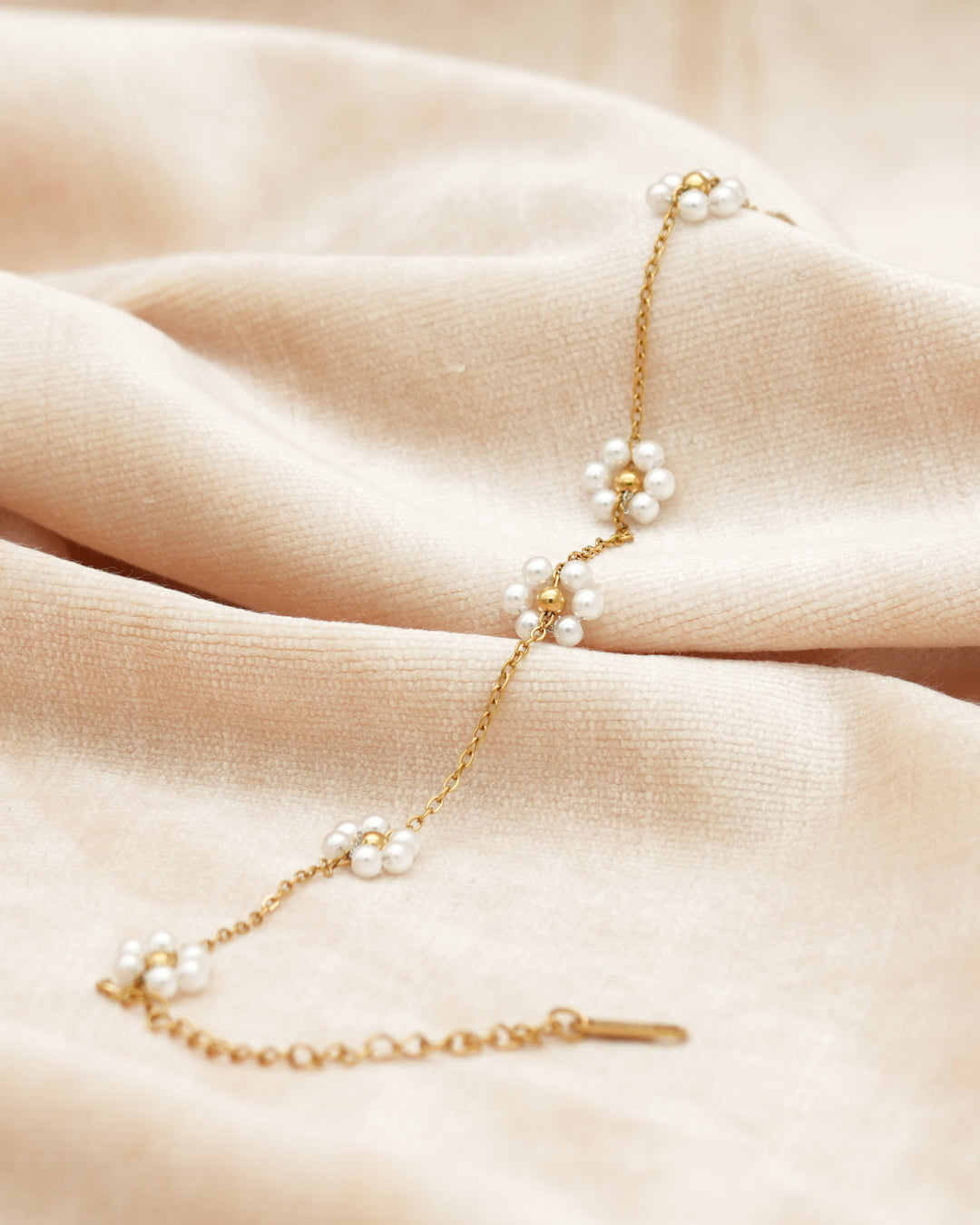Daisy Pearl Cluster Gold Chain Bracelet