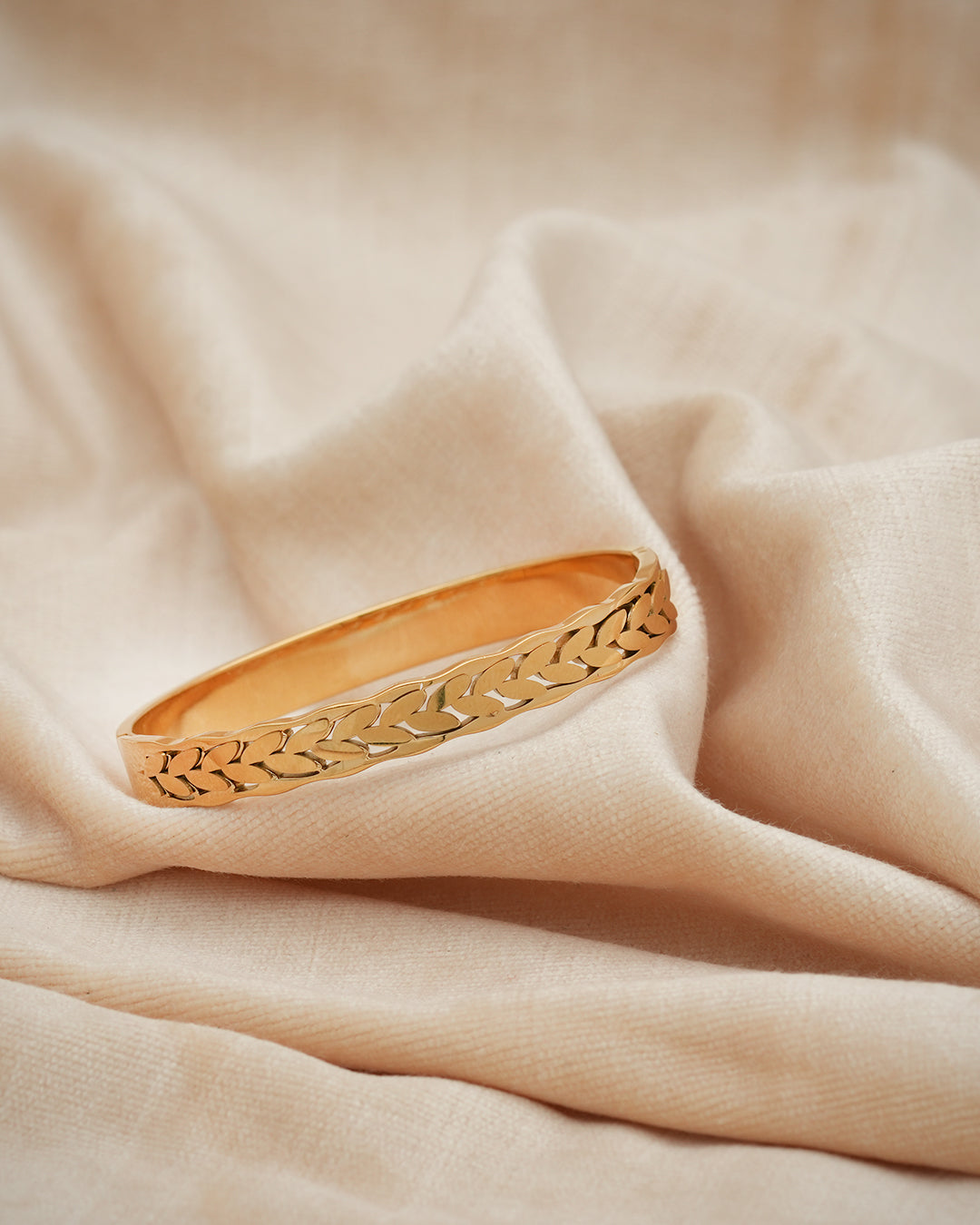Gold Plated Laurel Wreath Patterned Kada