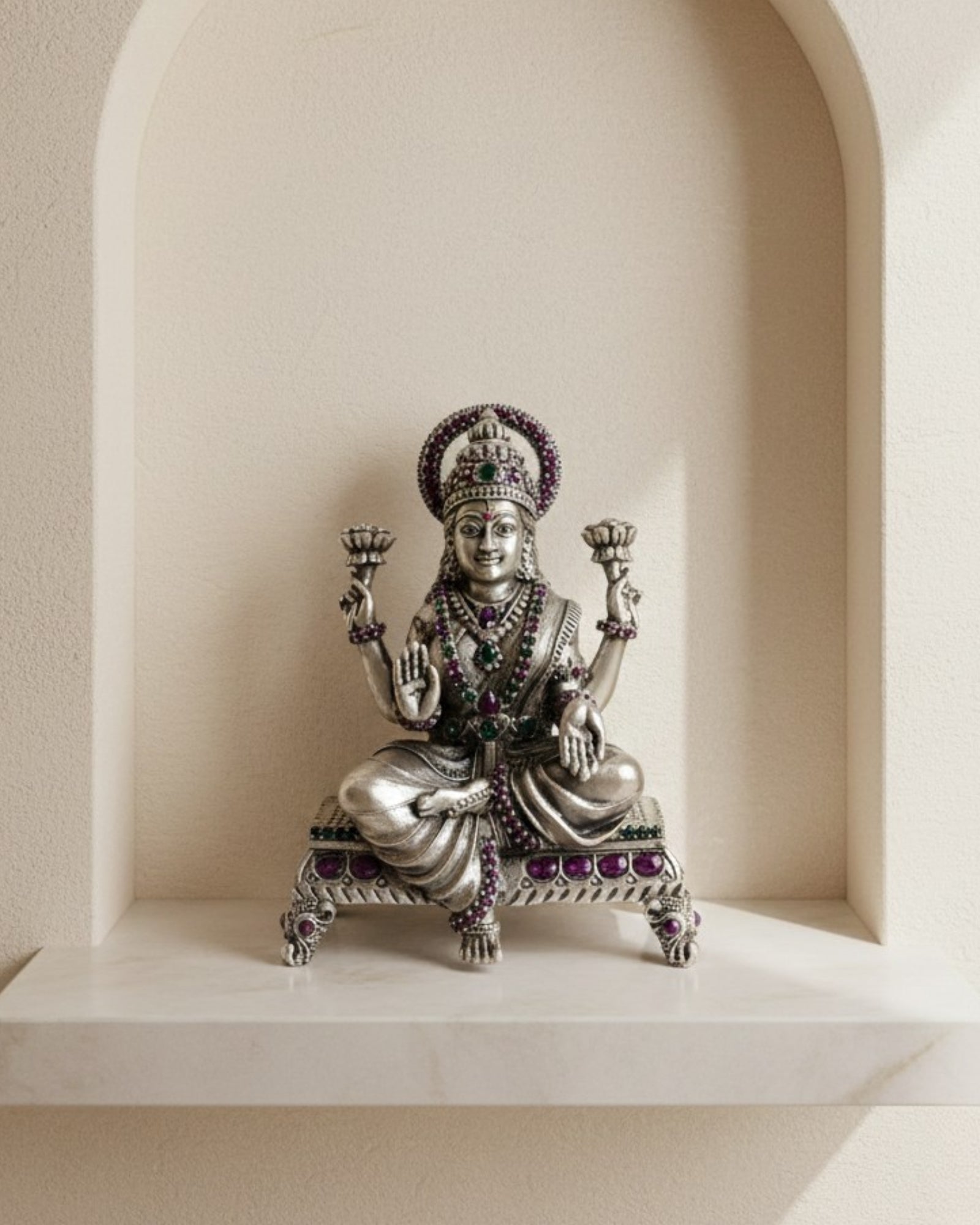 Paata Maa Lakshmi Idol in 925 Silver (Leg Down)